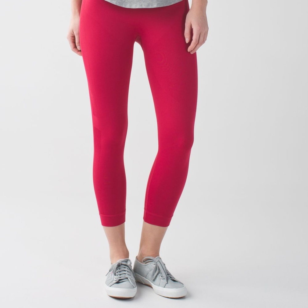 Lululemon |  Zone In Crop in Cranberry